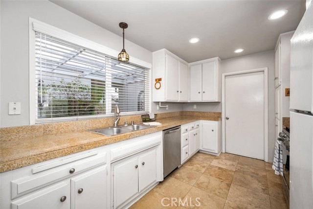 Detail Gallery Image 12 of 48 For 3781 Wisteria St, Seal Beach,  CA 90740 - 3 Beds | 2 Baths