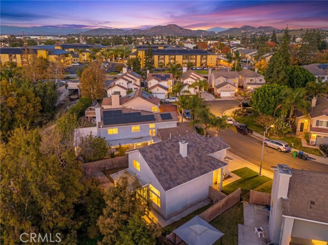Detail Gallery Image 2 of 42 For 910 Pathfinder Way, Corona,  CA 92878 - 3 Beds | 2/1 Baths