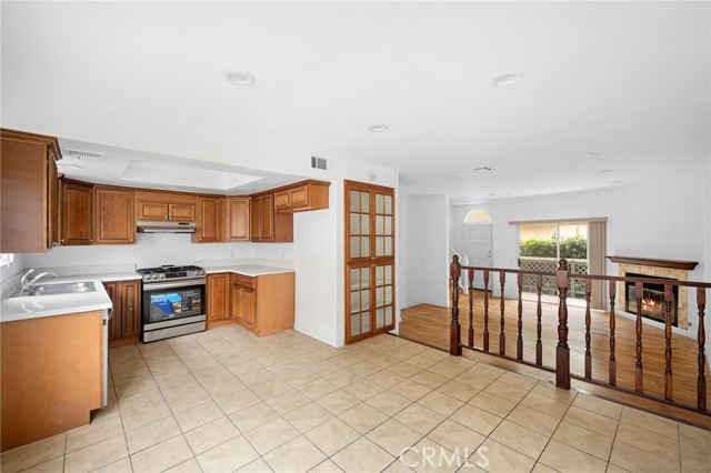 Detail Gallery Image 10 of 34 For 8958 Burnet Ave #C6,  North Hills,  CA 91343 - 2 Beds | 3 Baths