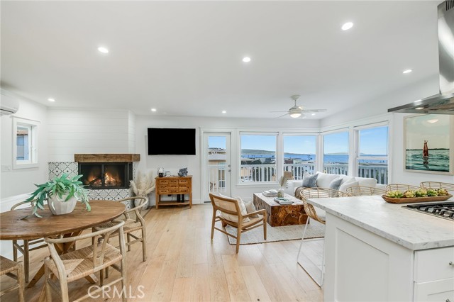 209 15th Street, Manhattan Beach, California 90266, 3 Bedrooms Bedrooms, ,2 BathroomsBathrooms,Residential,Sold,15th,SB23017345