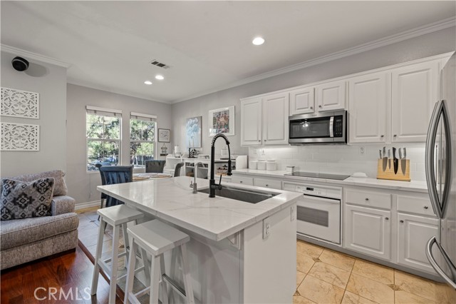 23402 Brookdale Lane, Valencia CA: https://media.crmls.org/medias/eed83b7c-bf76-4b64-9221-29ceb3840224.jpg