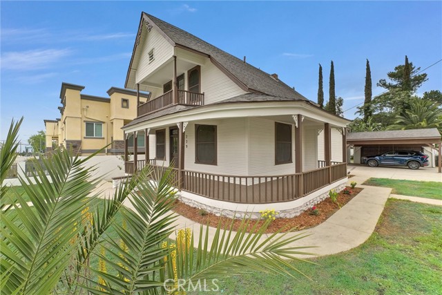 239 N San Antonio Avenue, Upland CA: https://media.crmls.org/medias/eed84c4e-932a-4e4d-b635-a895e6cd0a86.jpg