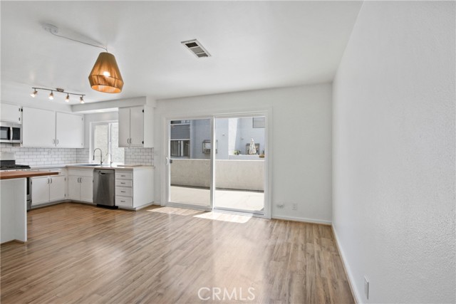 26398 Waterford Circle, Lake Forest CA: https://media.crmls.org/medias/eed84ffd-0910-43db-88e1-000b81d15fcf.jpg