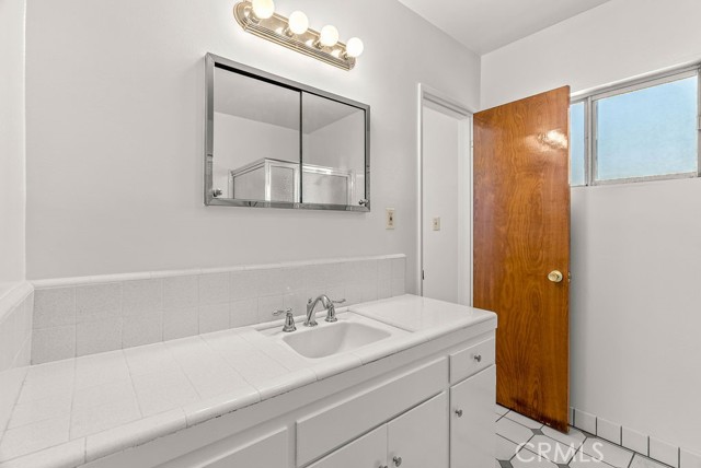 511 E Los Amigos Avenue, Montebello CA: https://media.crmls.org/medias/eed85534-0ec2-4be1-90d2-3ad26ac70984.jpg