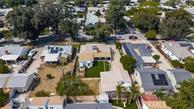 1326 Clock Avenue, Redlands CA: https://media.crmls.org/medias/eed93219-b724-4639-95a8-8afbd55ccb16.jpg