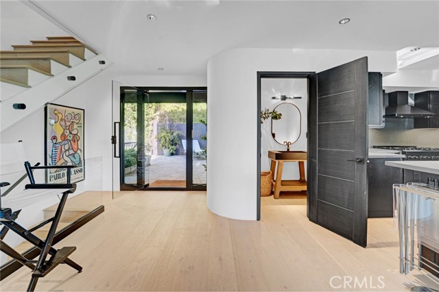 Detail Gallery Image 11 of 34 For 1782 Viewmont Dr, Los Angeles,  CA 90069 - 3 Beds | 4/1 Baths