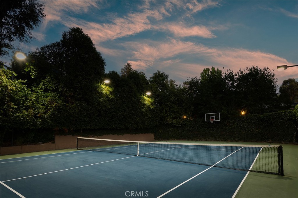 https://media.crmls.org/medias/eedace35-1377-4f0c-957f-c613ab82d19e.jpg?preset=X-Large