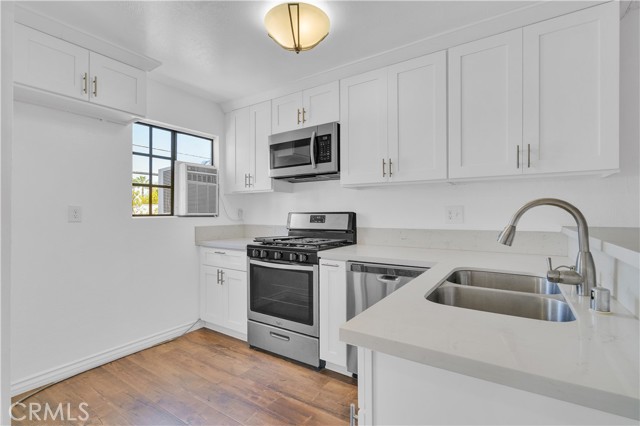 Detail Gallery Image 3 of 15 For 18530 Hatteras Street #209,  Tarzana,  CA 91356 - 1 Beds | 1 Baths
