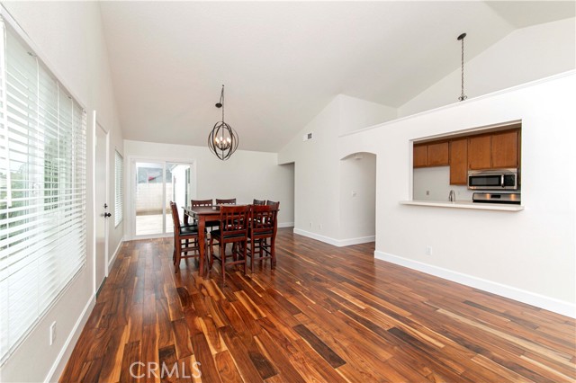 6409 Heatherwood Drive, Jurupa Valley CA: https://media.crmls.org/medias/eedb9295-bb40-40e8-839c-843738e51025.jpg