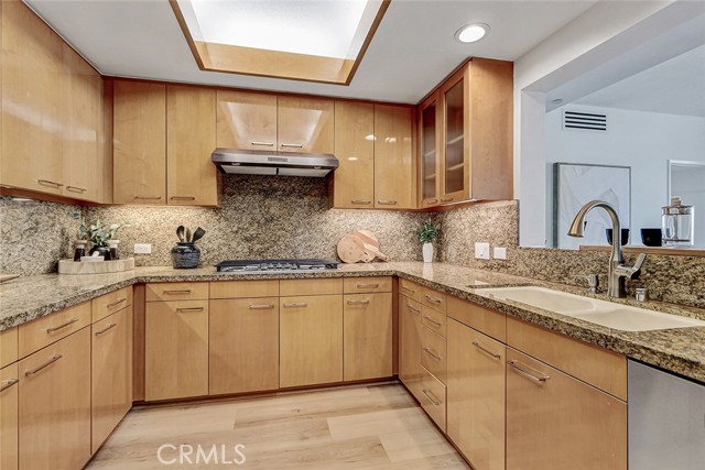 Detail Gallery Image 18 of 55 For 13600 Marina Pointe Dr #905,  Marina Del Rey,  CA 90292 - 2 Beds | 2/1 Baths