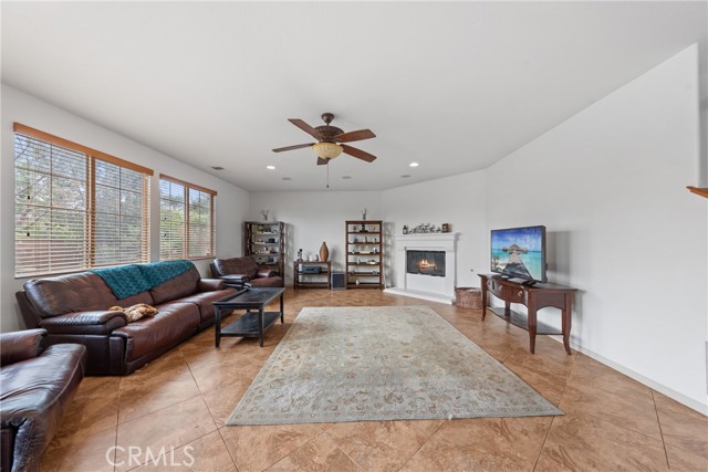 31637 Meadow Lane, Winchester CA: https://media.crmls.org/medias/eedc0ec9-6ac8-4cb0-a1ff-55fda8c69298.jpg