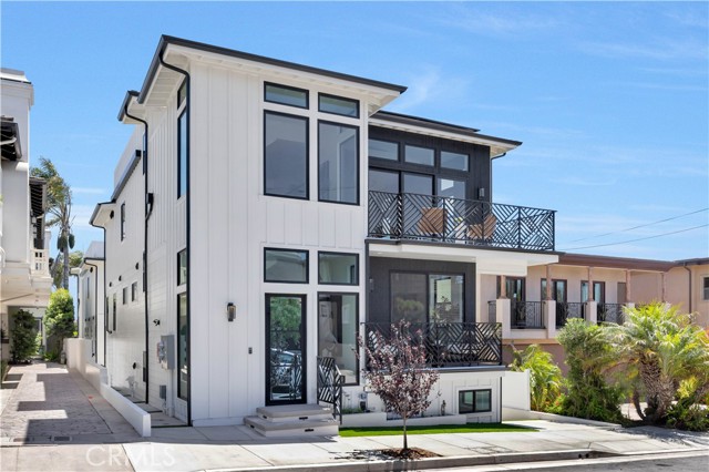 924 17th St, Hermosa Beach CA: https://media.crmls.org/medias/eedc669a-9022-4a36-a1e0-b99b4bdb2a02.jpg