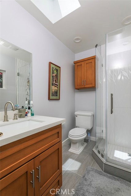 22526 Cass Avenue, Woodland Hills CA: https://media.crmls.org/medias/eedcd705-c50f-4da4-b63b-9e3fbd39f450.jpg