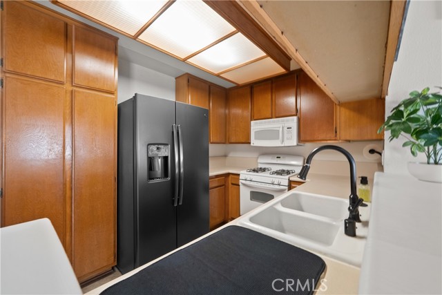 Detail Gallery Image 14 of 43 For 13144 Bromont, Sylmar,  CA 91342 - 2 Beds | 2 Baths