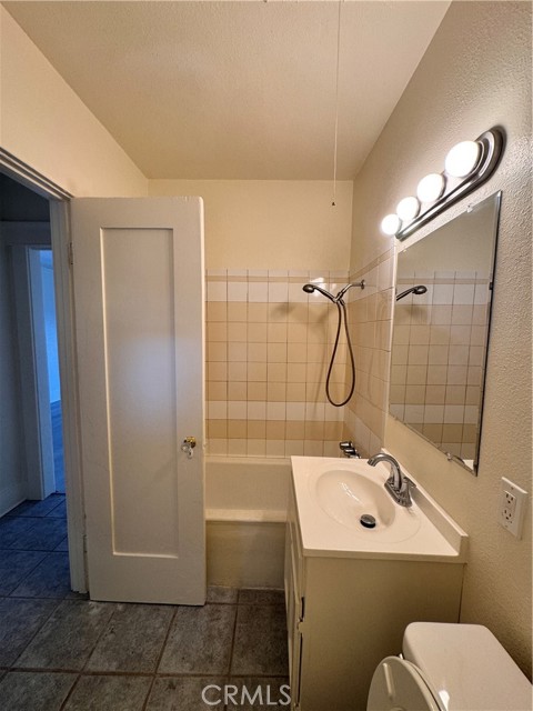 179 E 48th Street, Los Angeles CA: https://media.crmls.org/medias/eedd2326-538f-4b8d-a1d5-12d28b9ad703.jpg