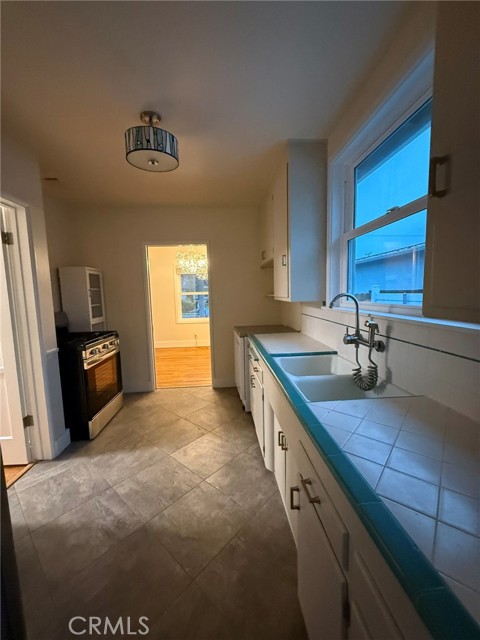 Detail Gallery Image 11 of 31 For 1645 21st St, Manhattan Beach,  CA 90266 - 3 Beds | 1 Baths