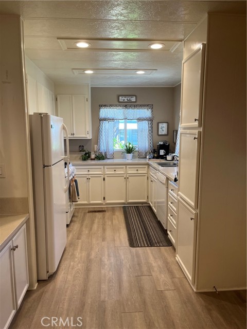 Detail Gallery Image 4 of 16 For 751 Village Lake, Brea,  CA 92821 - 1 Beds | 1 Baths