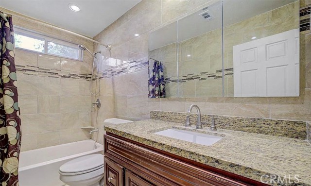 Detail Gallery Image 8 of 10 For 1202 Sunset Ave, Pasadena,  CA 91103 - 3 Beds | 2 Baths