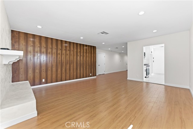 Detail Gallery Image 25 of 29 For 15210 Cohasset St, Van Nuys,  CA 91405 - 4 Beds | 3 Baths