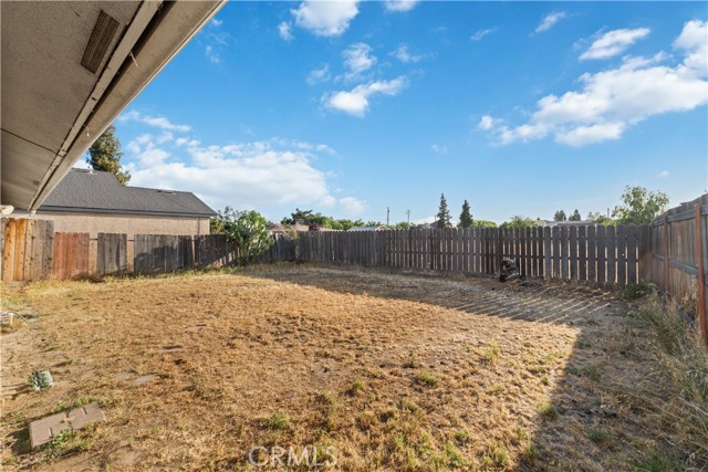 2433 N Knoll Avenue, Fresno CA: https://media.crmls.org/medias/eedf07c1-b003-4123-a9c8-1b703cb6e71b.jpg