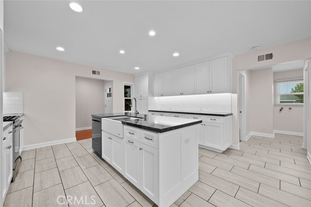 Detail Gallery Image 12 of 52 For 17148 Stare St, Northridge,  CA 91325 - 7 Beds | 5 Baths