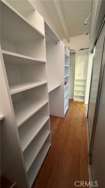 Detail Gallery Image 18 of 38 For 5200 Valley Circle Bld, Woodland Hills,  CA 91367 - 3 Beds | 3 Baths