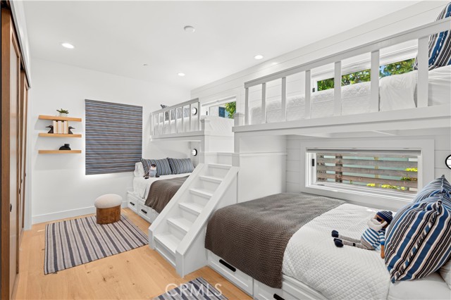 Detail Gallery Image 17 of 37 For 706 Poinsettia, Corona Del Mar,  CA 92625 - 5 Beds | 3/1 Baths