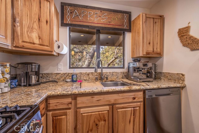 Detail Gallery Image 12 of 28 For 41873 Switzerland Dr #10,  Big Bear Lake,  CA 92315 - 2 Beds | 2/1 Baths