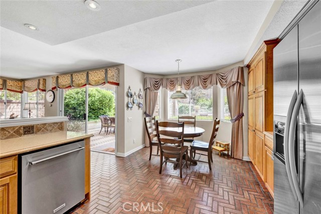 Detail Gallery Image 11 of 46 For 8102 E Sprucewood Ave, Orange,  CA 92869 - 4 Beds | 3 Baths