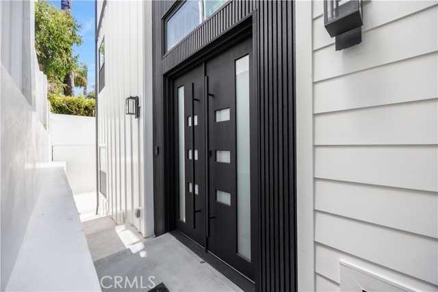 926 17th St, Hermosa Beach CA: https://media.crmls.org/medias/eee07503-b05c-4bfa-b4b4-d103cbd40b19.jpg