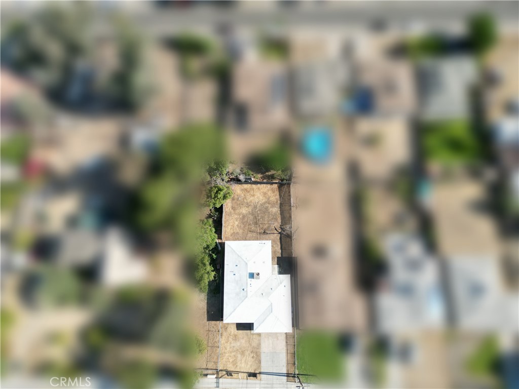 https://media.crmls.org/medias/eee0e21e-e71d-4d82-a572-7129af8e141a.jpg?preset=X-Large