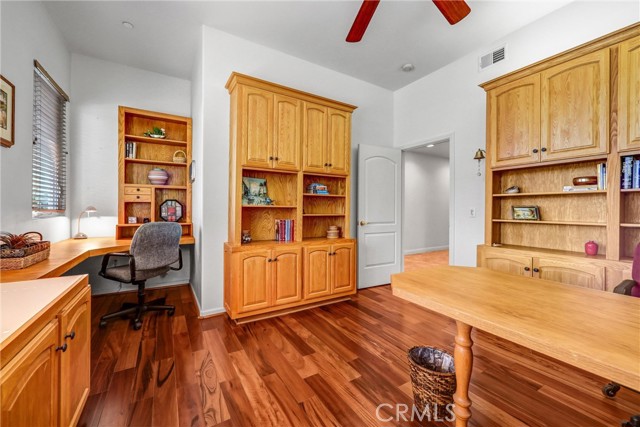 10345 McBroom Street, Sunland CA: https://media.crmls.org/medias/eee11d3a-694e-4cfc-a9ef-b3f2945ef5f7.jpg