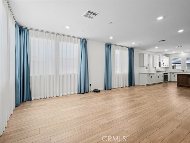 27148 Valley Oak Place, Valencia CA: https://media.crmls.org/medias/eee1a72e-fe6c-4c0f-b435-a425b6d3f454.jpg