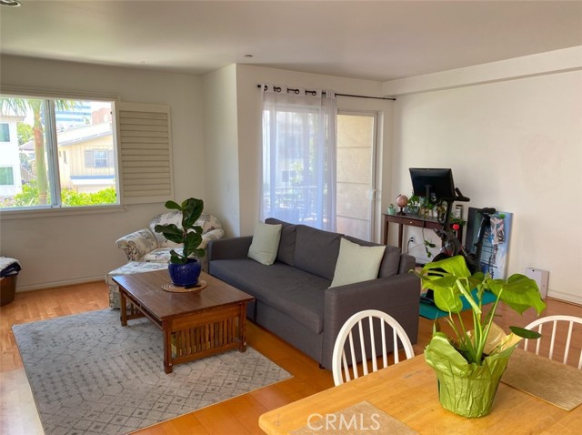 Detail Gallery Image 5 of 32 For 1241 S Westgate Ave #202,  Los Angeles,  CA 90025 - 3 Beds | 2/1 Baths