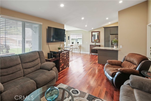Detail Gallery Image 13 of 24 For 19221 Avenue of the Oaks a,  Newhall,  CA 91321 - 2 Beds | 1 Baths