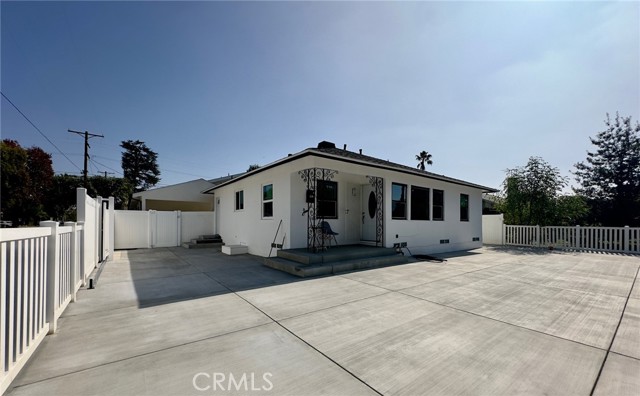 Detail Gallery Image 2 of 11 For 7454 Gaviota, Van Nuys,  CA 91406 - 3 Beds | 1 Baths