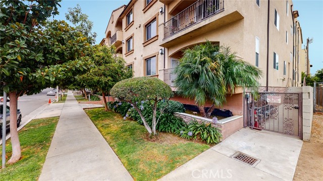 5132 Maplewood AVE Unit: 104