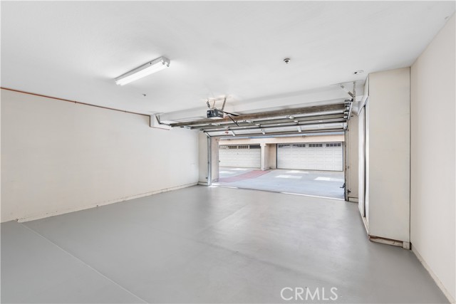 150 Diamond #B Street, Arcadia CA: https://media.crmls.org/medias/eee2e7a2-a043-4403-b072-fe47f3498d88.jpg