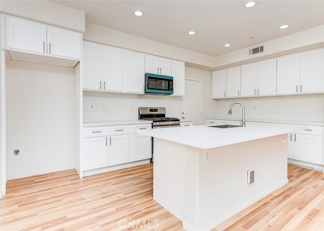 Detail Gallery Image 11 of 29 For 6 Tidewater, Buena Park,  CA 90621 - 3 Beds | 2/1 Baths