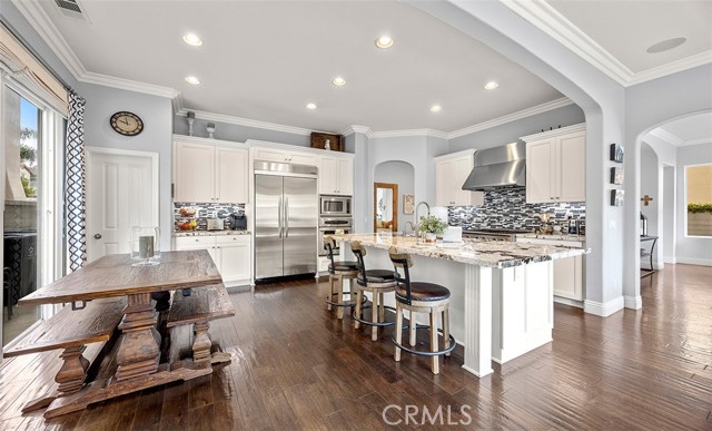 6615 Feather Drive, Huntington Beach CA: https://media.crmls.org/medias/eee31a32-f6e8-4b70-b3b7-c365f1881c4a.jpg