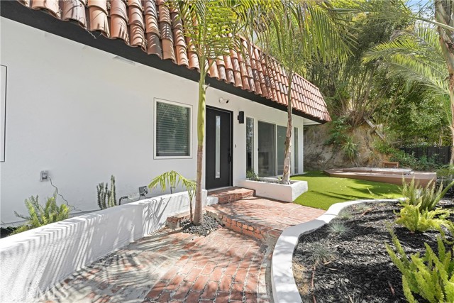 Detail Gallery Image 1 of 10 For 2170 Sunset Plaza Dr, Los Angeles,  CA 90069 - 3 Beds | 2 Baths
