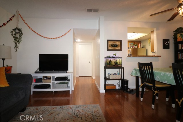 Detail Gallery Image 11 of 44 For 12121 Centralia St #111,  Lakewood,  CA 90715 - 1 Beds | 1 Baths