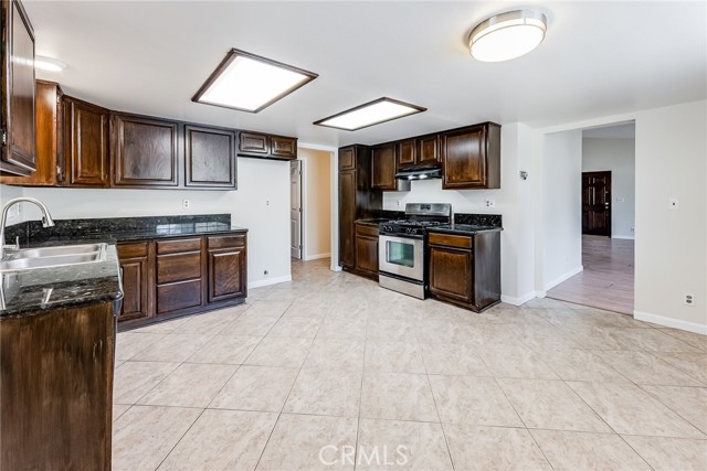 Detail Gallery Image 9 of 15 For 5546 Mclennan, Encino,  CA 91436 - 3 Beds | 2 Baths