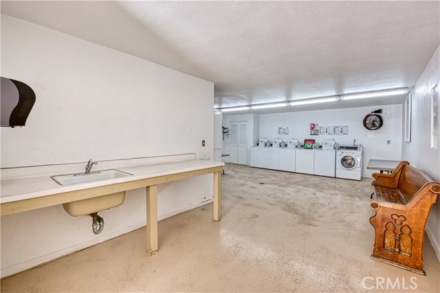 Detail Gallery Image 9 of 35 For 711 Pacific Coast Hwy #421,  Huntington Beach,  CA 92648 - 2 Beds | 1/1 Baths