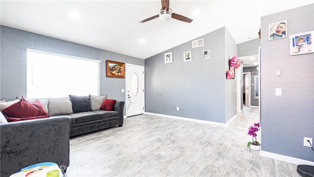Detail Gallery Image 9 of 32 For 10799 Floral St, Adelanto,  CA 92301 - 3 Beds | 2 Baths