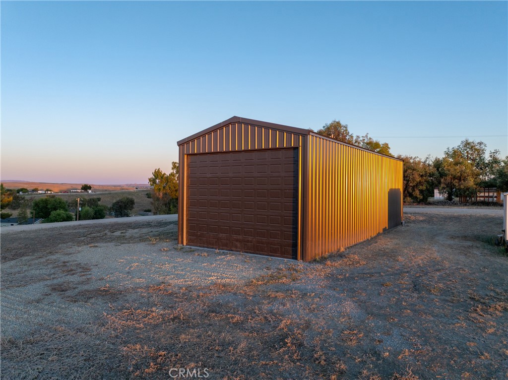 https://media.crmls.org/medias/eee46133-3cd5-4626-a5a6-c4fd4952009f.jpg?preset=X-Large
