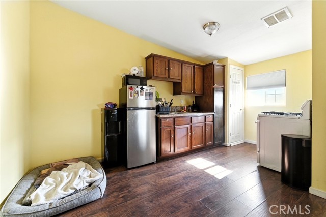 8876 Cypress Avenue, Riverside CA: https://media.crmls.org/medias/eee5b25e-f3da-49cc-8a49-5cf14408ec32.jpg
