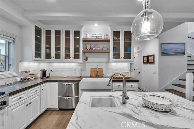 613 Larkspur Avenue, Corona del Mar CA: https://media.crmls.org/medias/eee5b4a5-f6d5-411d-9932-732ab50f2f15.jpg