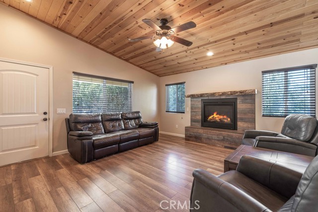 Detail Gallery Image 6 of 38 For 330 Sites Way, Big Bear City,  CA 92314 - 3 Beds | 2 Baths