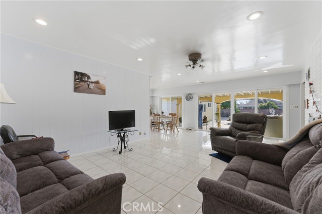 Detail Gallery Image 7 of 31 For 10406 Hasty, Downey,  CA 90241 - 4 Beds | 3 Baths